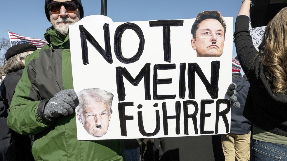 Protest in Washington: US-Bürger gehen zunehmend gegen die Politik von Donald Trump und seiner rechten Hand Elon Musk auf die Straße. Foto: picture alliance/dpa/ZUMA Press Wire/Michael Brochstein