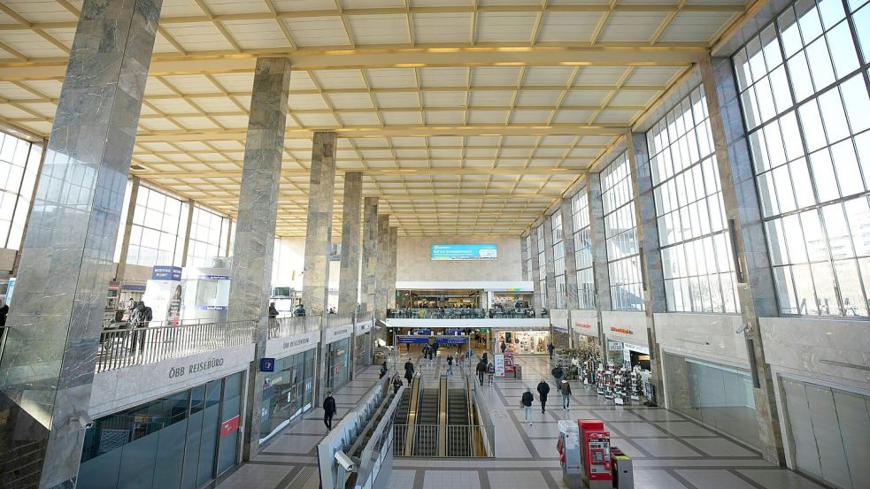 Der Westbahnhof ist einer der wichtigsten Verkehrsknotenpunkte Wiens. Foto: Georg Hochmuth/APA/dpa