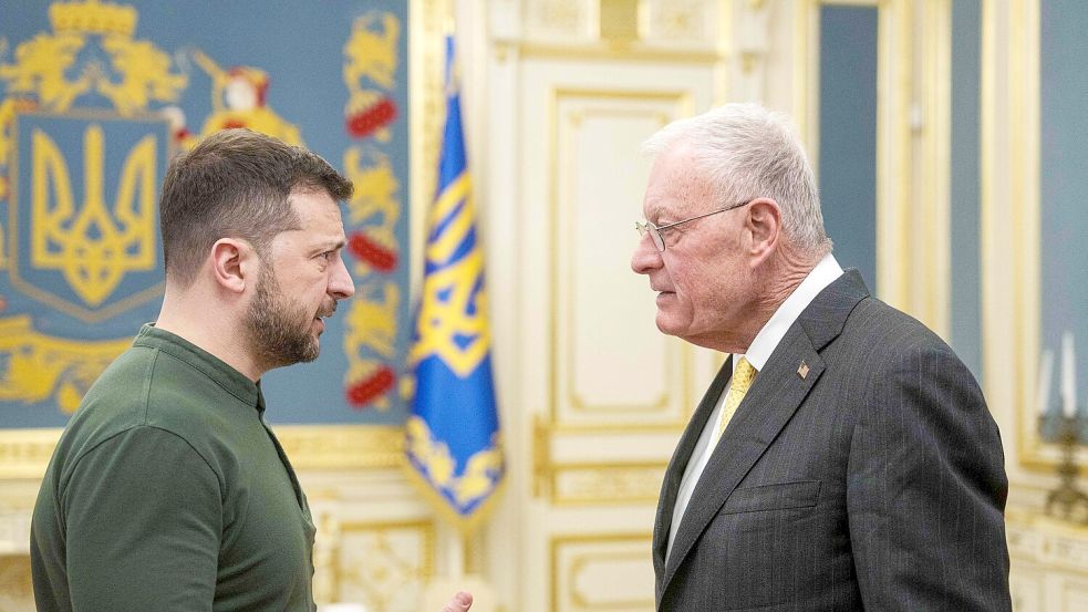 Selenskyj sprach nach dem Treffen mit Kellogg von einer guten Diskussion. Foto: Evgeniy Maloletka/AP/dpa