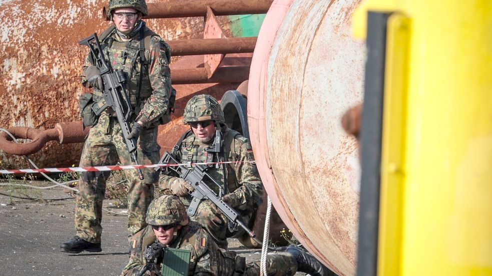 Heimatschützer bei der Bundeswehr-Übung „Fishtown Guard 2024“ Foto: Focke Strangmann/dpa