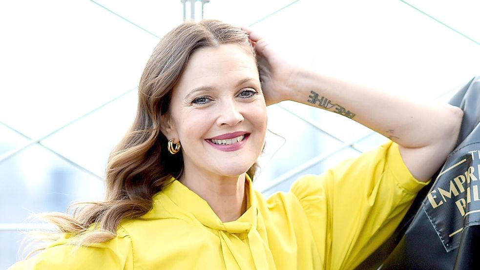 Drew Barrymore 2020 bei ihrer Talkshow „The Drew Barrymore Show“ im Empire State Building. Foto: Sonia Moskowitz/ZUMA Wire/dpa