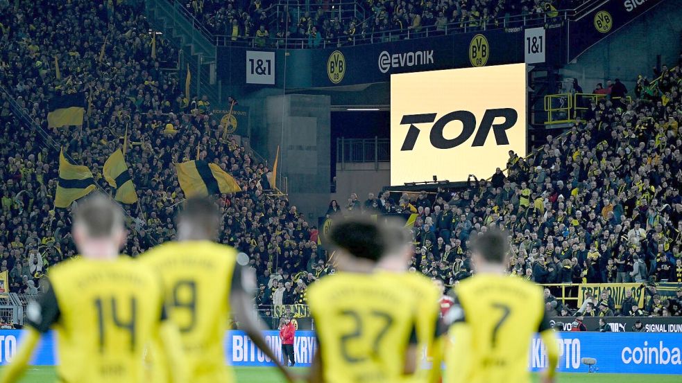 Dortmund jubelt über vier Guirassy-Tore. Foto: Fabian Strauch/dpa