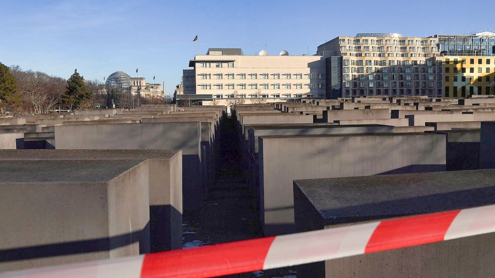 Die Bundesanwaltschaft hat die Ermittlungen zu einer Messerattacke am Holocaust-Denkmal übernommen. Foto: Paul Zinken/dpa