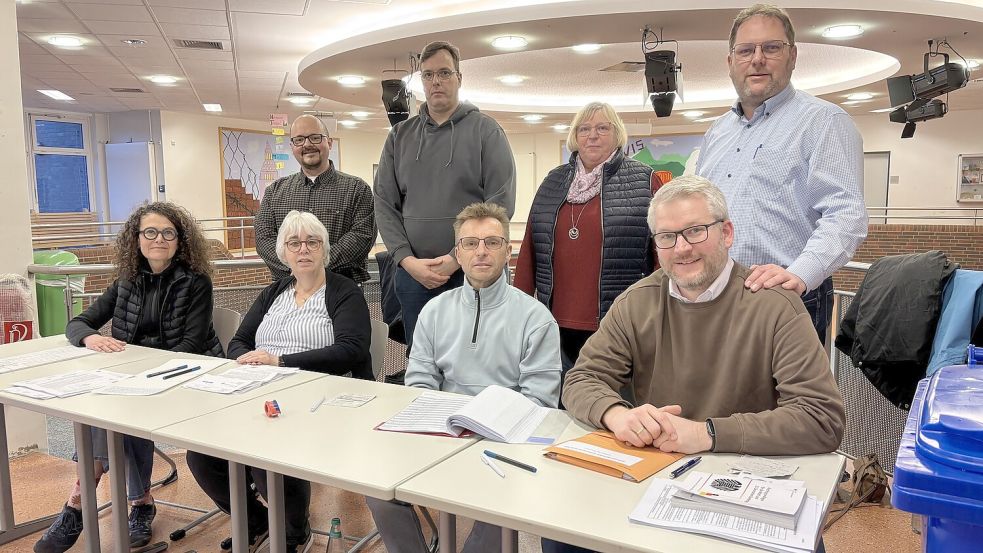 Die Wahlhelfer aus dem Wahlbezirk 04 Ihlowerfehn sind schon seit vielen Jahren immer bei Wahlen im Einsatz. Foto: Christin Wetzel