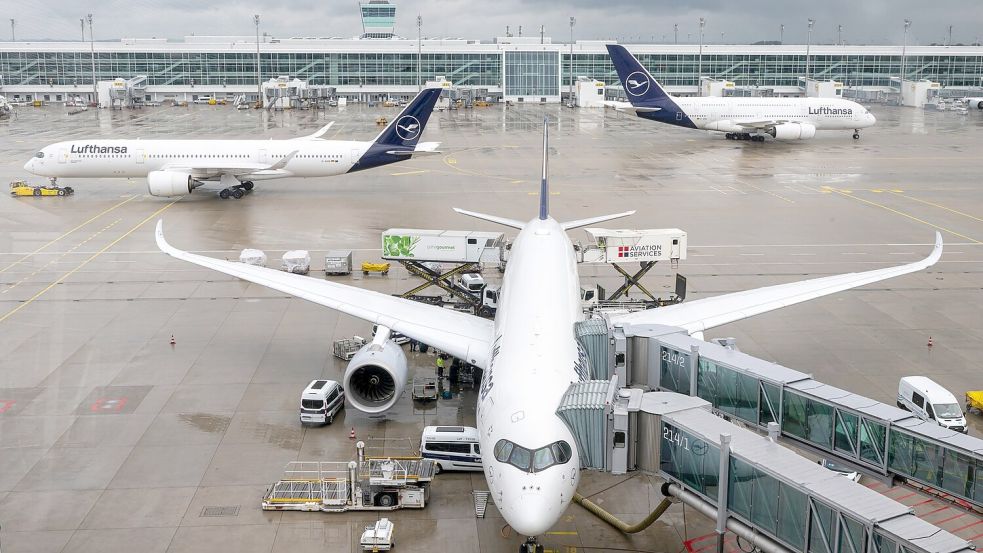 Am Flughafen München steht ein Warnstreik an. (Archivbild) Foto: Peter Kneffel/dpa