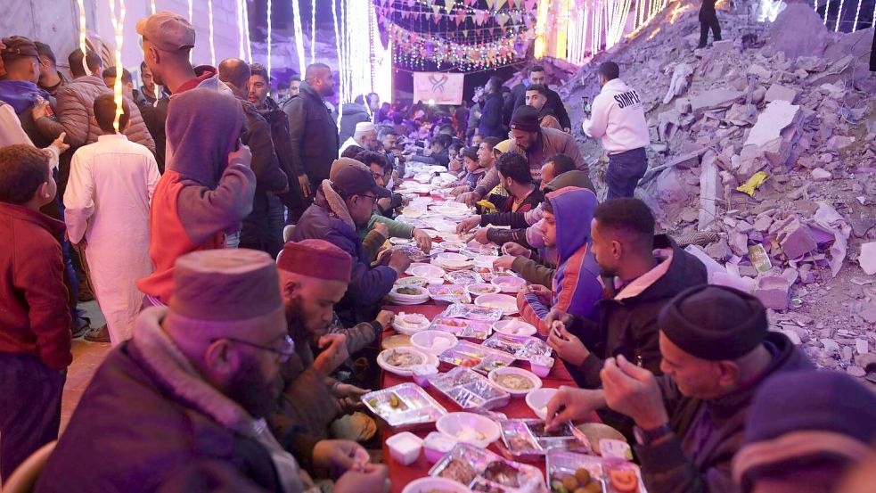 Auch in den Palästinensergebieten wird ab heute der muslimische Fastenmonat Ramadan begangen. Foto: Jehad Alshrafi/AP/dpa