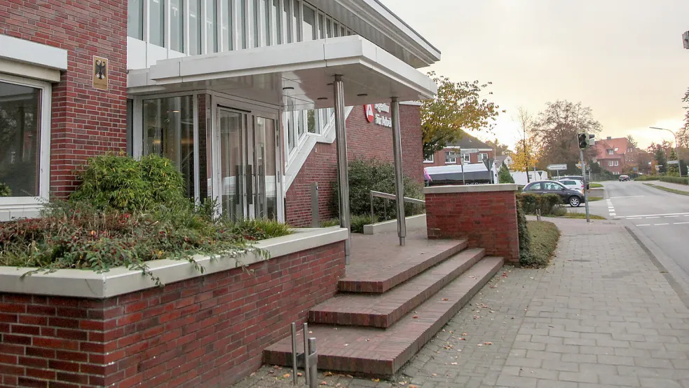Eingang der Geschäftsstelle der Agentur für Arbeit in Aurich. Foto: Romuald Banik
