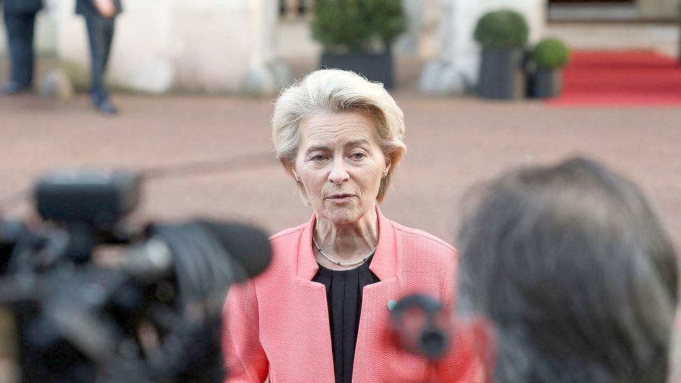 EU-Kommissionspräsidentin Ursula von der Leyen mahnt zur Wiederaufrüstung Europas. Foto: Toby Melville/Reuters Pool/AP/dpa