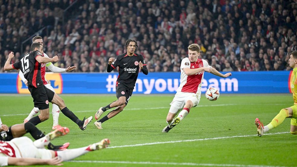 Eintracht Frankfurt darf auf den Einzug ins Viertelfinale der Europa League hoffen. Foto: Arne Dedert/dpa