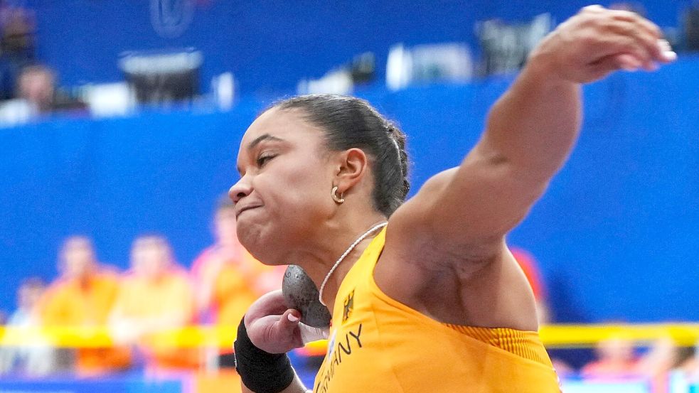 Yemisi Ogunleye gewann Silber bei der Hallen-EM. Foto: Peter Dejong/AP/dpa