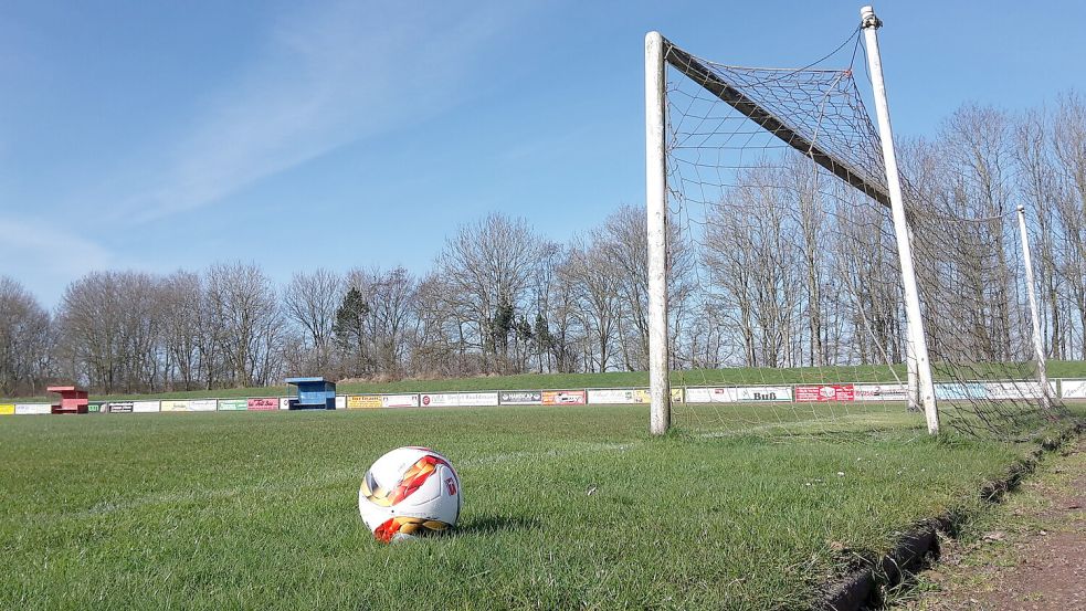 Das Sportzentrum in Upgant-Schott soll nach Fertigstellung der neuen zentralen Sportstätte in Marienhafe in Bauland umgewandelt werden. Foto: Thomas Dirks