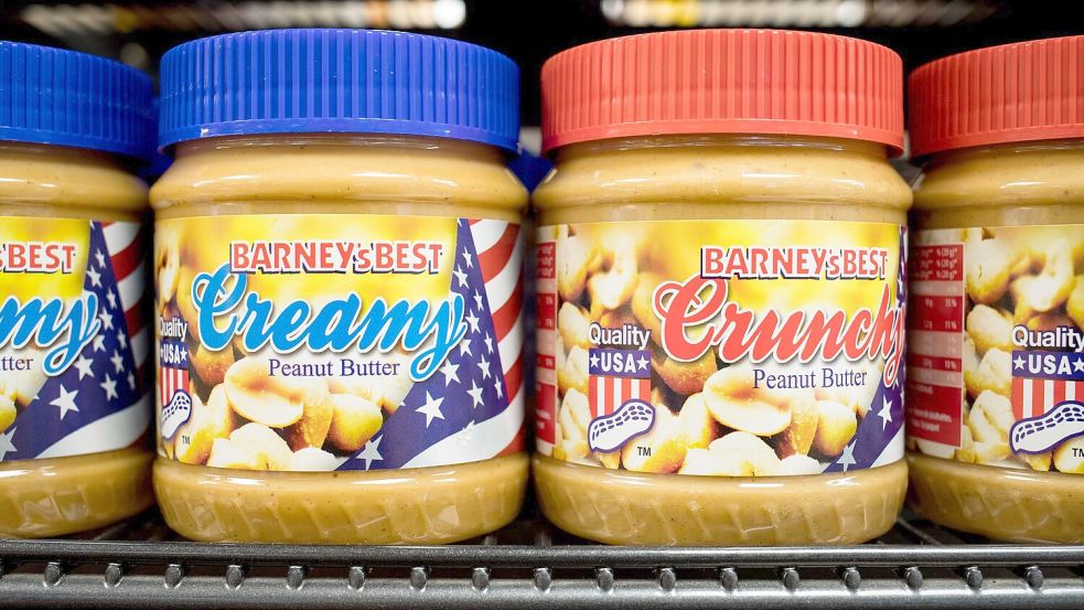 Auf die Einfuhr von US-Produkten wie Erdnussbutter sollen wieder Zusatzzölle fällig werden. (Archivbild) Foto: Christian Charisius/dpa