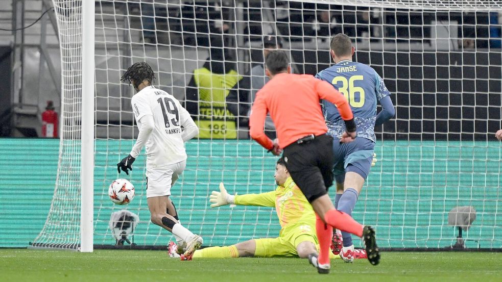 Brachte die Eintracht früh in Führung: Jean-Matteo Bahoya. Foto: Arne Dedert/dpa