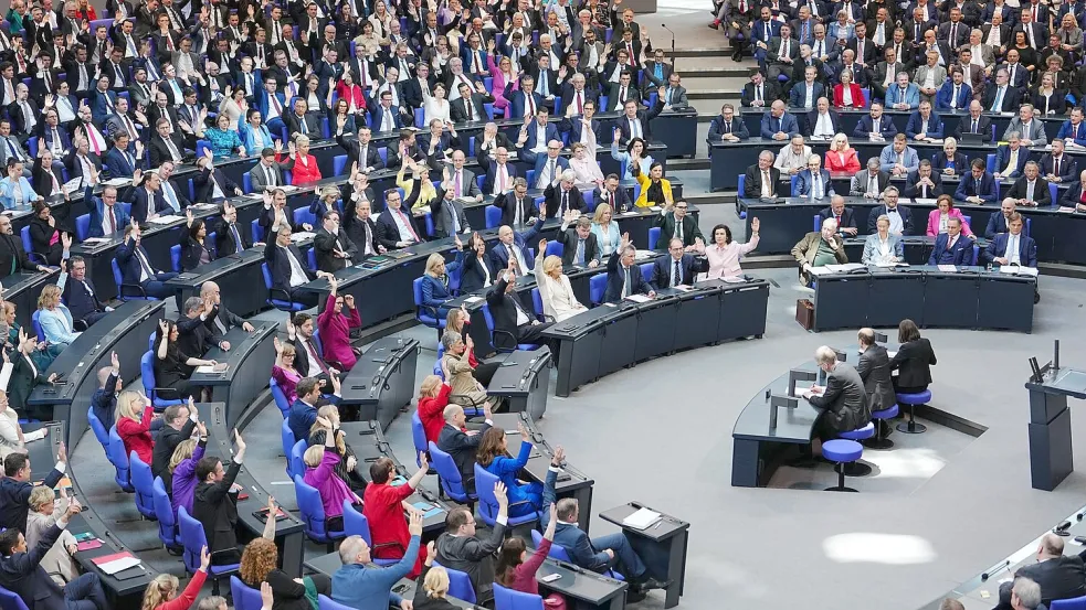 Volles Haus bei der ersten Sitzung des neuen Bundestages. Foto: Kay Nietfeld/dpa