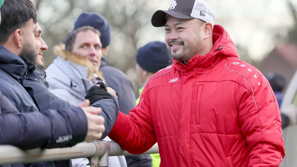 SVG-Trainer Bi Le Tran (rechts) reist mit der auswärtsstärksten Mannschaft der Liga zum Topduell nach Esens.