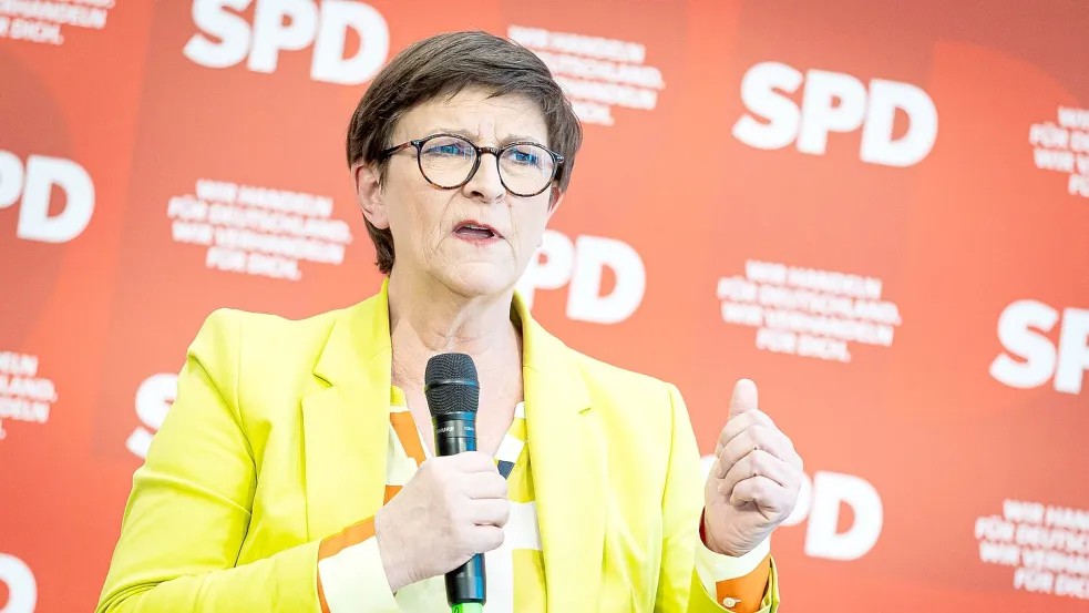 „Frauen stellen die Hälfte der Bevölkerung und wir wollen auch, wie wir manchmal sagen, nicht nur den halben Kuchen, sondern die halbe Bäckerei“, sagt die SPD-Vorsitzende Saskia Esken. Foto: Moritz Frankenberg/dpa