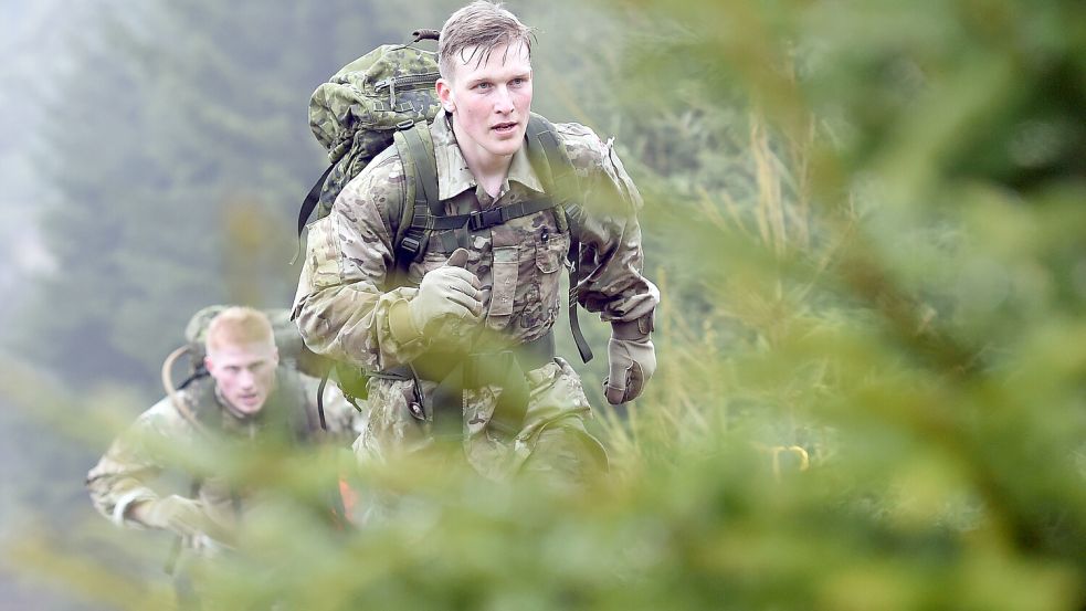 Sind dänische Soldaten bald in der Ukraine? Die geplante Entsendung zur Drohnenausbildung überschreitet bisherige NATO-Grenzen. Foto: Caroline Seidel/dpa