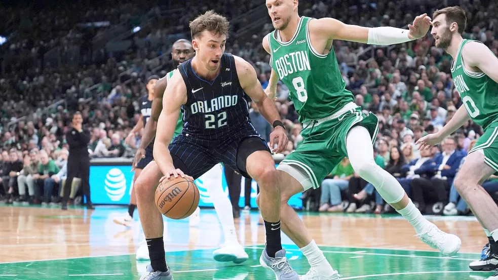 Wagner mühte sich, aber Boston war zu stark. Foto: Charles Krupa/AP/dpa