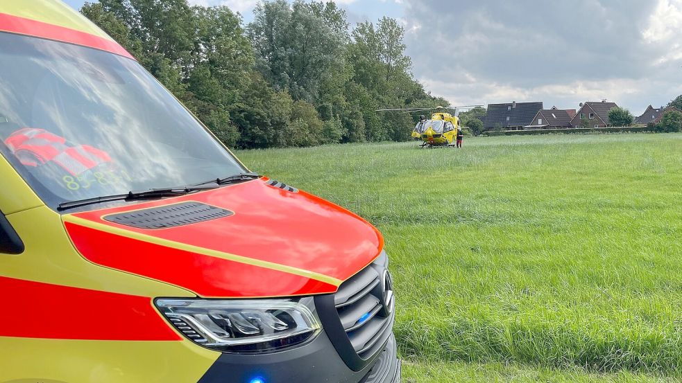 Schwerer Unfall In Rysum: Zwei Radfahrer Mit Rettungshubschrauber In ...