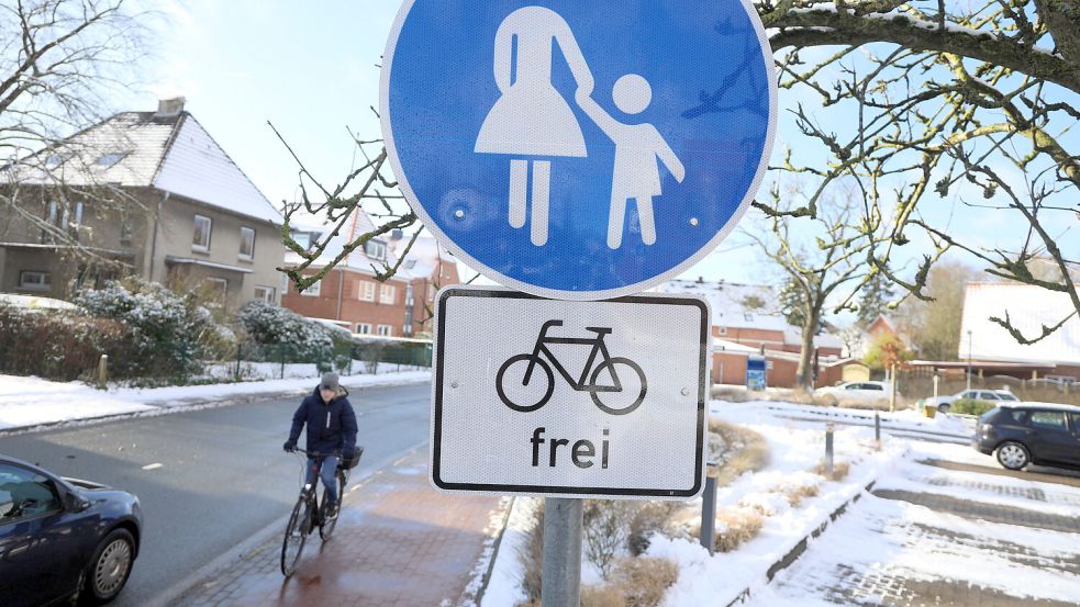 Fahrräder Auf Gehwegen: Fahrradclub Sieht Radfahrer In Aurich In ...