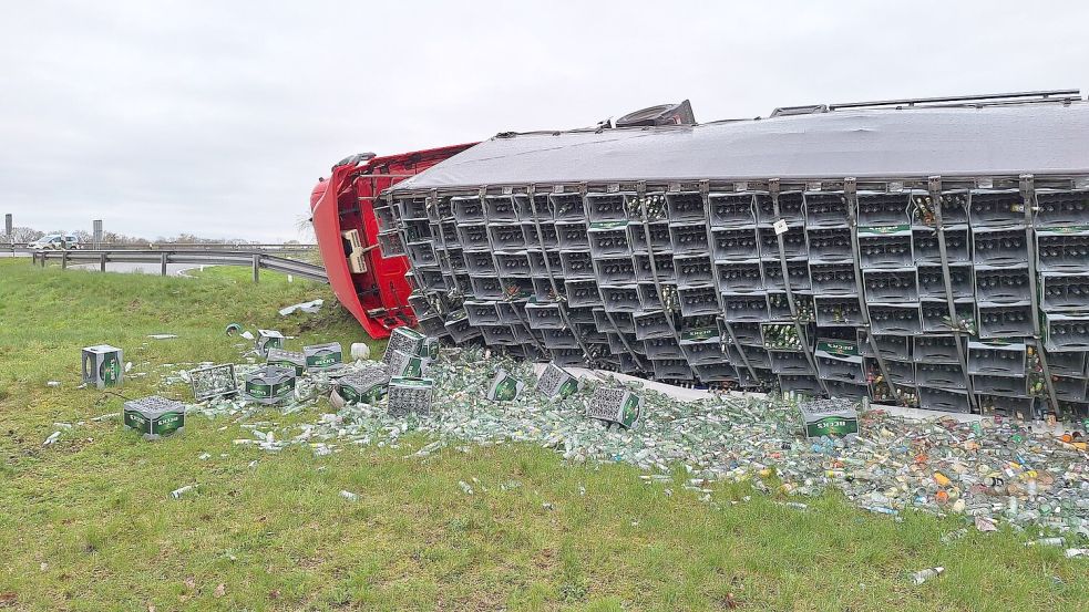 Stuhr: Autobahndreieck Stuhr: Bierlaster-Unfall Sorgt Für Chaos Auf A1 ...