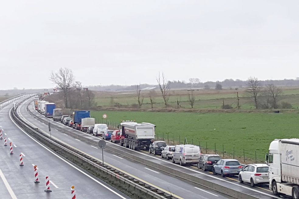 Anhänger Umgekippt: A 31 War Nach Unfall Dicht - Ostfriesische Nachrichten