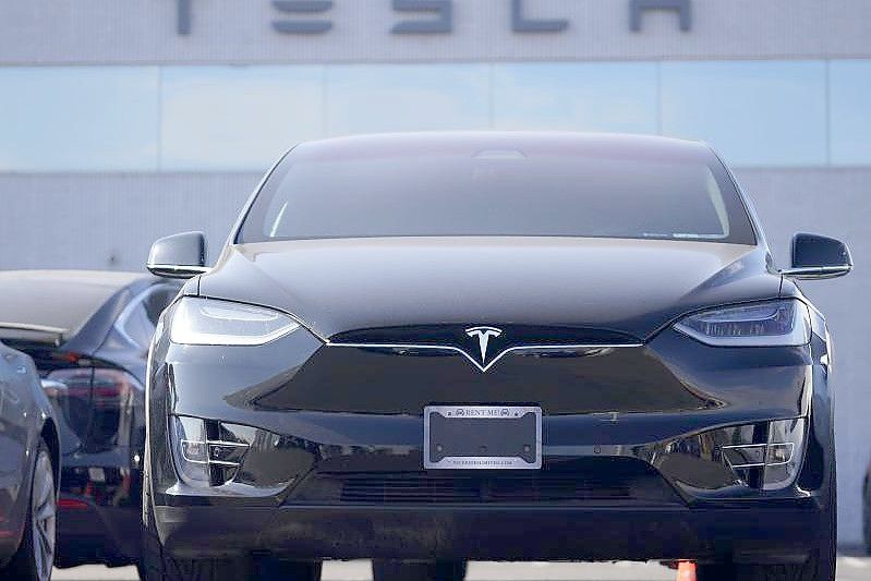 Tesla Schafft Ersten Jahresgewinn - Ostfriesische Nachrichten